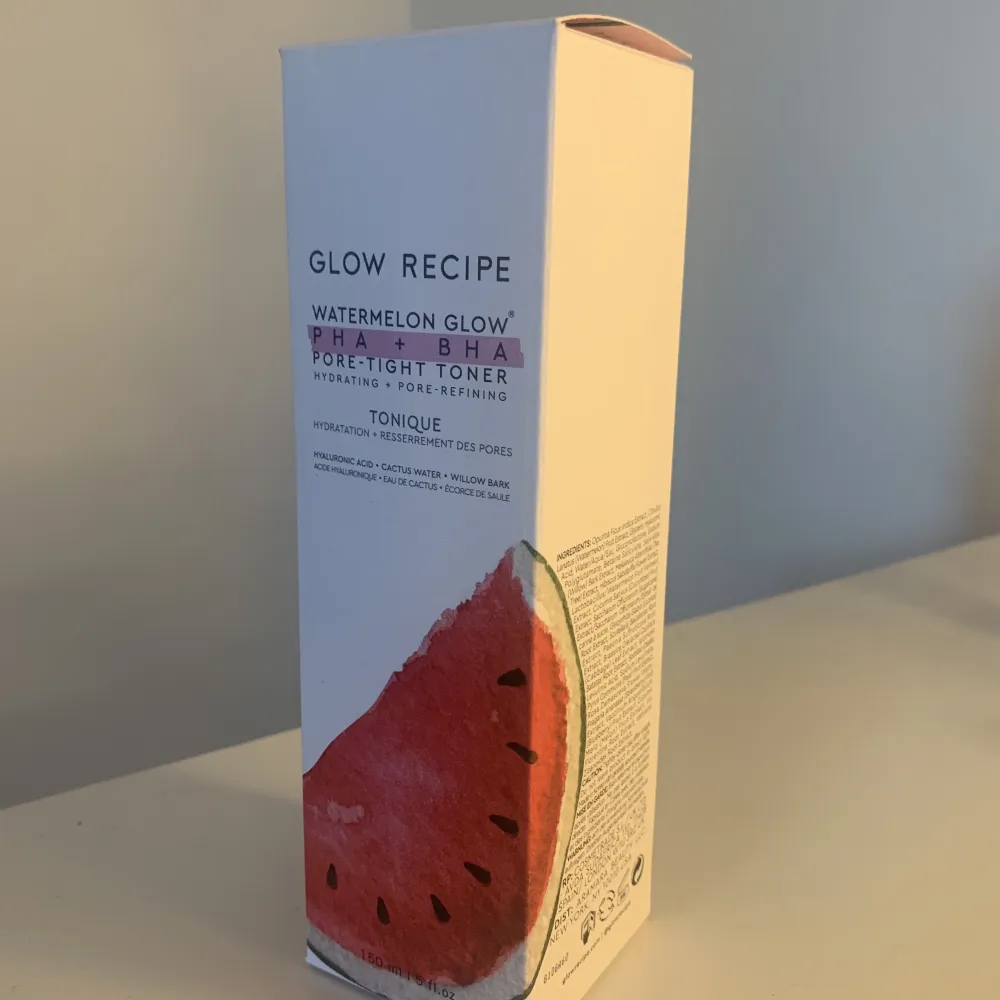 Jag säljer denna glow recipe toner som är helt oanvänd. Den kostar 399 eftersom de är ganska dyrt att beställa in till Sverige men jag är villig att diskutera priset om man är snäll❤️. Skönhet.