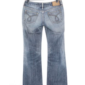 Lågmidjade jeans  - Så snygga lågmidjade jeans köpta från Zalando pre owned! Kollar om någon vill köpa innan jag skickar tillbaka då de inte passade mig. Storlek 29/34 men skulle säga att de sitter som en 36/S och passar någon som är mellan 160-165 i längden bäst!