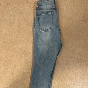 Jeans - Skinnyjeans i storlek xs, använda 1 gång, 75kr