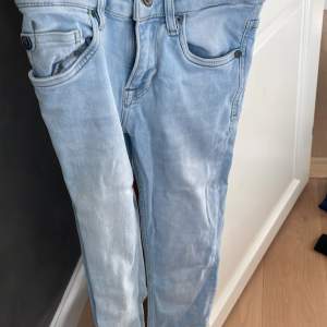 Skinny garcia jeans skinny går att reglera i midjan bra skick nästan aldrig använda  Skick 9/10