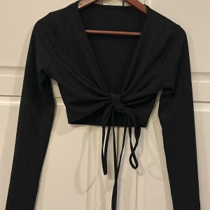 Oanvänd omlott tröja  - Storlek xs/s