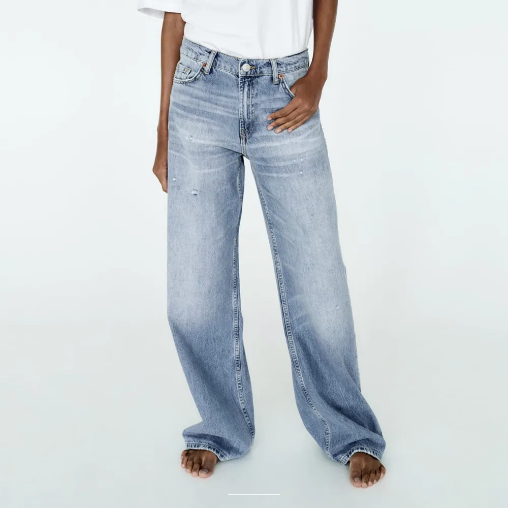 slutsålda jeans från zara som är oanvända. Jeans & Byxor.