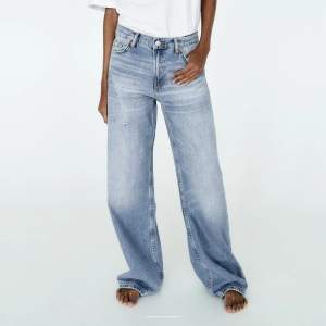 slutsålda jeans från zara som är oanvända