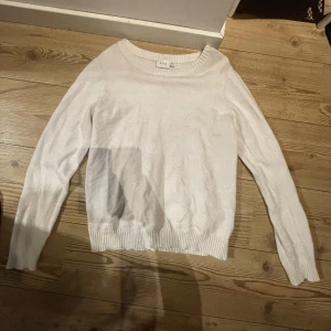 Vila tröja  - Säljer mina vita vila tröja 💕