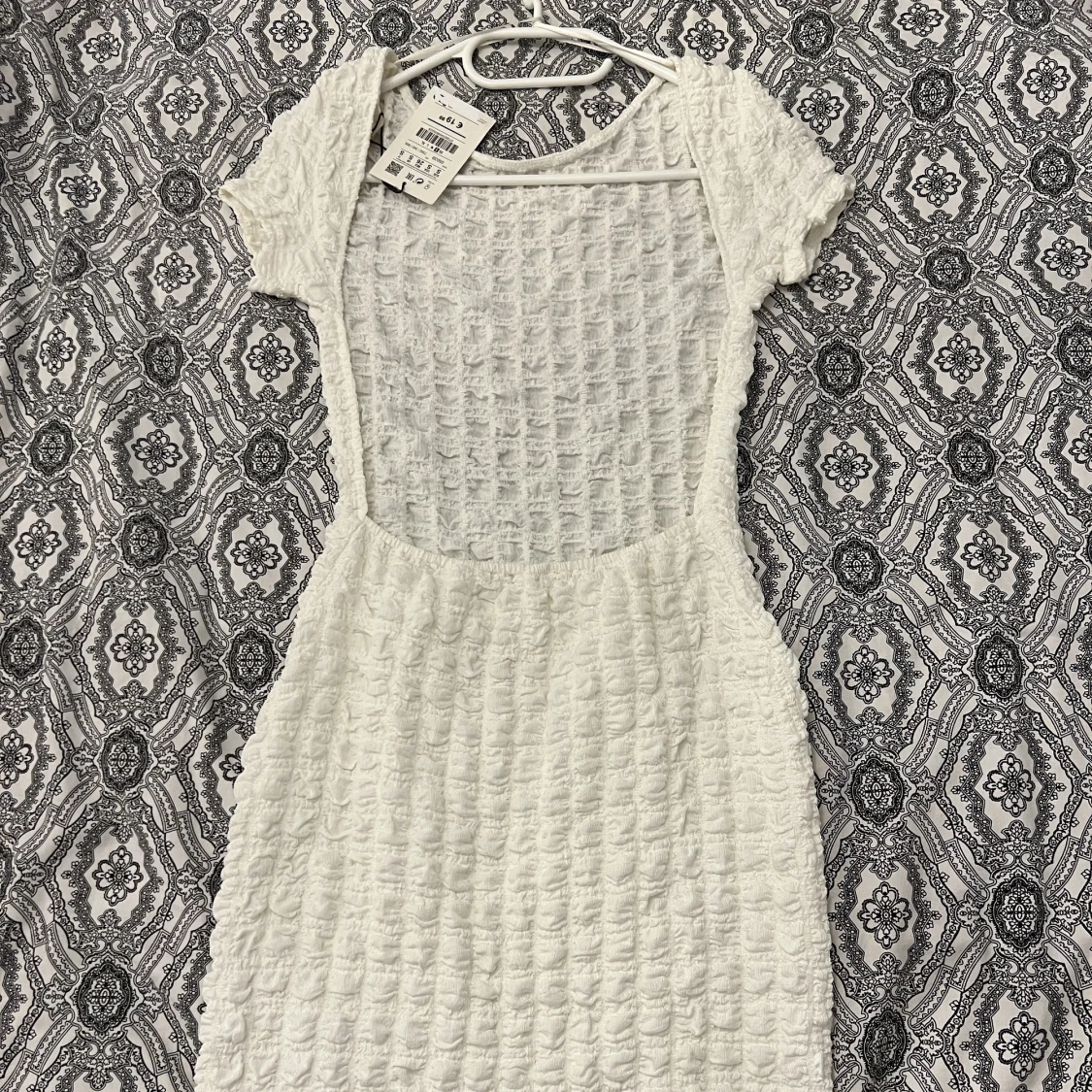 Vit klänning med öppen rygg