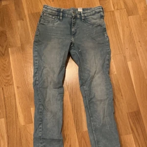 Jeans - Säljer jeansen som jag växt ur för ett tag sedan. 