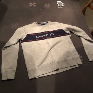 Gant tröja  - Passar perfekt. Medium 