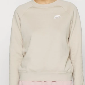 Nike Sweatshirt  - Nike sweatshirt- använd cirka 2 gånger  Storlek S