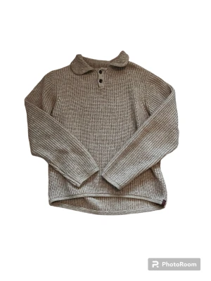 Brixton Tröja - Brun Brixton tröja storlek M, perfekt för hösten eller vintern. Den är ganska boxy. Knappt använd. Har lite av en cropped fit.