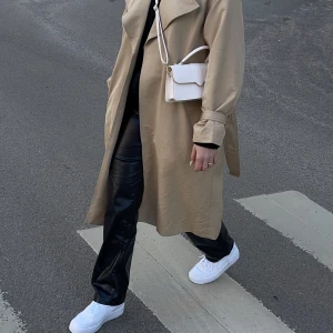 Trenchcoat  - Kommer inte till användning längre, använd fåtal gånger🤎