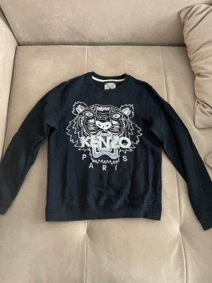 Kenzo sweatshirt  - Bra skick. 