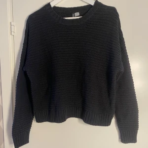 Stickad tröja - Fin stickad tröja i storlek M, i fint skick då jag använt den få gånger. Köparen står för frakt💌