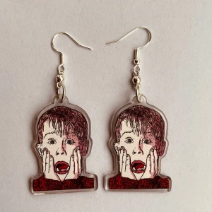 Home alone örhängen ❤️ - Nickelfria krokar och fri frakt ❤️