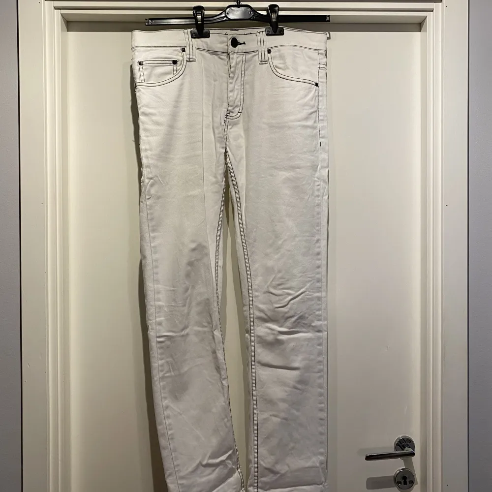 Vintage jeans som passar en s/m. Passar även xs om man vill ha den lite mer oversized.  Säljer den då jag inte använder den.. Jeans & Byxor.