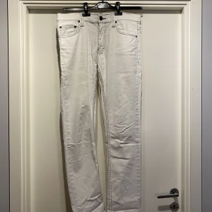 Crocker jeans - Vintage jeans som passar en s/m. Passar även xs om man vill ha den lite mer oversized.  Säljer den då jag inte använder den.