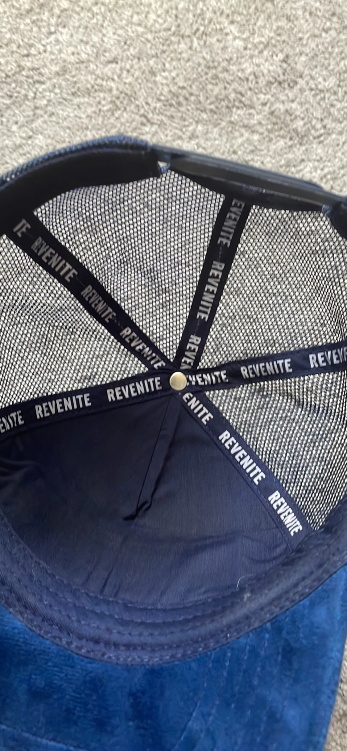 Revenite keps Monaco - 90