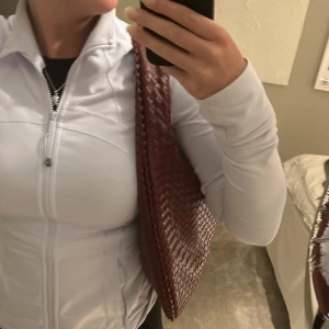 Botega väska  - En botega kopia väska helt oanvänd köpt från en företag i Danmark för 1800kr💗💗💗 kommer inte till användning 