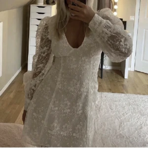 Fin klänning  - Super fin vit klänning! Sparsamt använd 