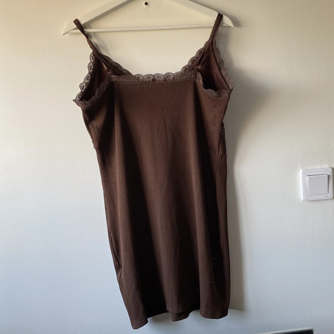 Chokladfärgad klänning - 3