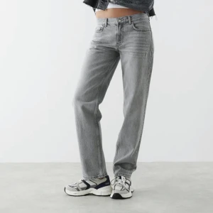 Gina jeans - Säljer nu mina skitsnygga lågmidjade jeans från gina. Bra skick! Hör av dig vid frågor! Skicka oxå gärna prisförslag 🩷