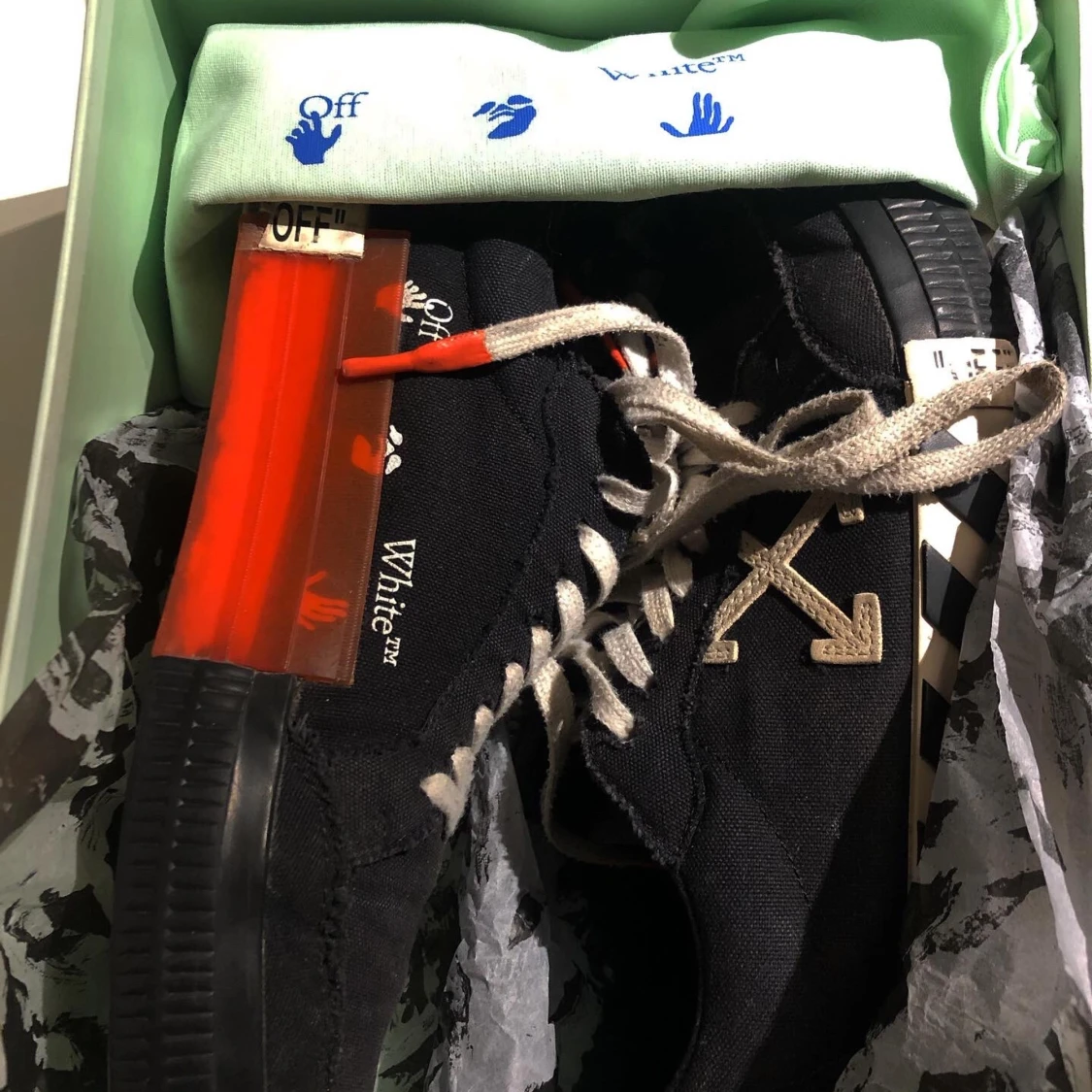 OFF-WHITE Vulcanized Low ”Black White Arrow SS21” - 90