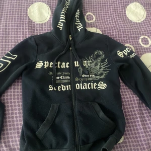 Baller ass kofta - Köpte second hand för den såg Fire ut men passar tyvärr inte mig, så might aswell sälja vidare Står M men sitter mer som en S-XS  Lite pricklig också