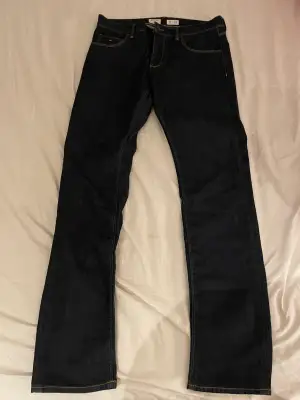 Tommy hillfiger jeans i bra skick storlek 31-34