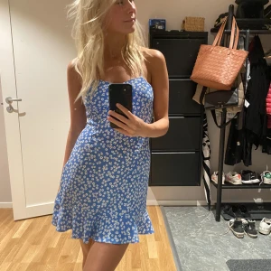 Zara klänning  - Zara klänning fint skick använd 1 gång 💖