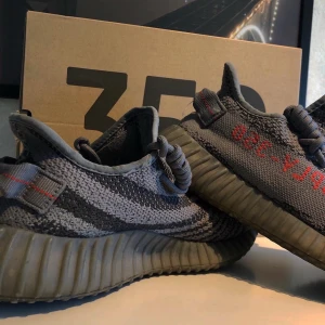 Yeezy Boost 350 V2 Beluga 2.0 - - Strl: 41 1/3 - Skick: 7-10, avgöra lite själv  - Kommer med box, papper, allt OG - Stockx pris: 410 $ - Kom PM för mer information  