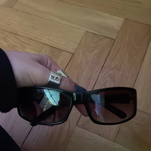 Solbrillor - Solglasögon, Lite skadade. Möts upp!