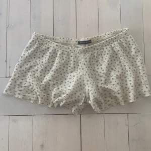 Brandy Melville mini shorts 💗⭐️
