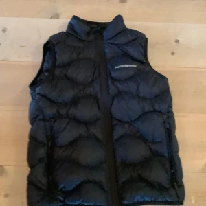 Peak performance väst - Peak performance väst. Har använts ett få tala gånger. 