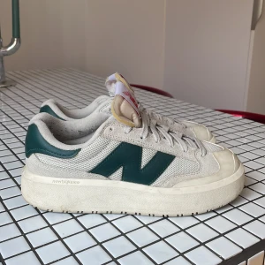 New balance sneakers  - Inköpt hos other stories! Använda sparsamt då de inte riktigt passade min fot. Lite slitage men fortfarande i fint skick! 