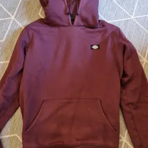 Dickies hoodie i perfekt skick. Går inte att hitta något slitet ställe. 