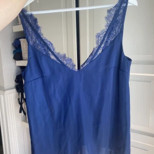 Intimissimi satin linne - Säljer detta fantastiska satin linnet från intimissimi🩵🩵 oanvänt och tror inte man kan få tag på dessa längre🫶🏼