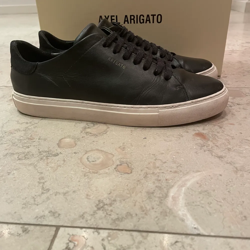 Svart Arigato Clean 90 Sneakers Nypris: 2450kr Använda en del  . Skor.