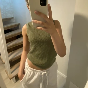 Stickat linne - Sött, stickat linne från Zara, säljer då jag nt riktigt gillar modellen på mig💘