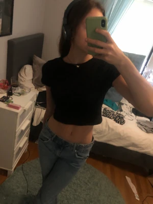 Tre jättefina tröjor ifrån hm  - Jättefina tröjor som inte används längre i storlek xs/s. Man kan köpa tröjorna styckvis för 30 eller alla för 65