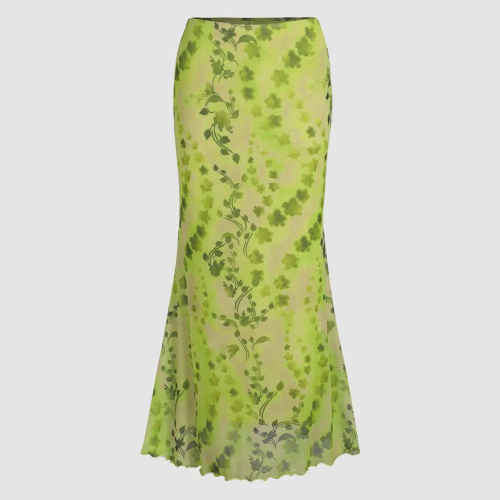 Grön mönstrad maxikjol från Cider ”Garden Wish Patterned Long Skirt” Superbra skick! Använd endast en eller två gånger 💚 Köptes för 249.  Två första bilderna lånade.. Kjolar.