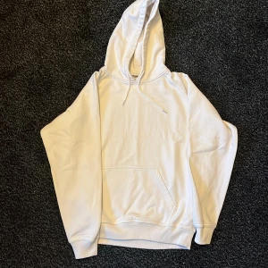 Luvtröja  - Begagnad luvtröja. Något noppig i tyget.