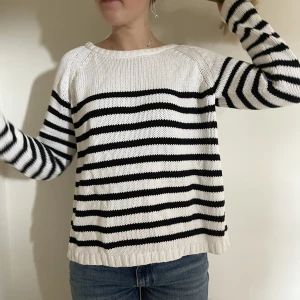 Randig tjocktröja  - Randig tjocktröja, bra skick