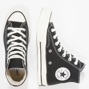 Converse Chuck Taylor 70 - Snygga converse i storlek 38!❤️‍🔥 Säljer då de är för stora för mig. Skorna är välanvända!! Priset kan diskuteras. Nypris 1100 kr.