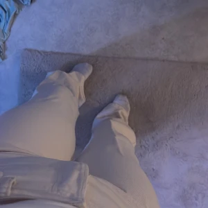 Jeans  - Säljer nu mina favorit jeans, använt dom 2 gånger men jag har börjat föredra lågmidjade, dom har jätte skönt material. 