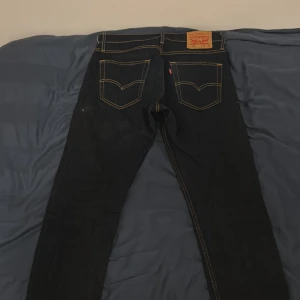 Levi’s jeans - Ett par fräscha levi’s jeans. Inte använt dessa så mycket. Skick 8 av 10. Färg: mörkblå. Modell 512