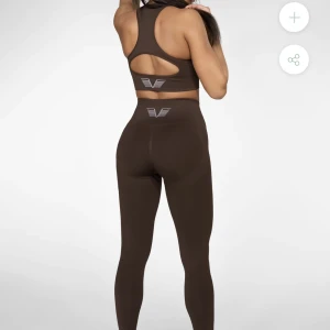 Gavelo tights och topp - Tights strl. M, passar även S. 250kr Sport bh strl.S, passar även M. 150kr.  Köper du hela setet får du det för 300kr. Köparen står för frakt.  Knappt använda då jag bara använts vid fotografering för gavelo.