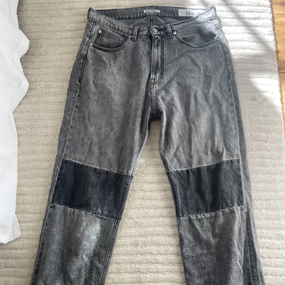 Sjukt snygga our Legacy jeans som jag säljer då de ej kommer till användning tillräckligt mycket! Nypris 3861kr. Jeans & Byxor.