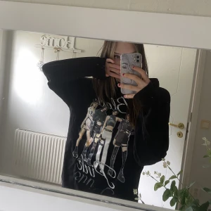 BLACKPINK x Bershka hoodie - en cool hoodie från bershka med blackpink. har inte använt den på evigheter och den är i bra skick!