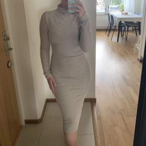 Beige knit dress, good condition, size small from Gina tricot 
