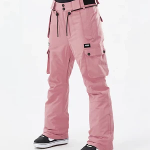 Täckbyxor - Jättesnygga täckbyxor från dope, köpta i mars för 1300kr och använda 2-3 gånger. Fick någon svart liten fläck på dom då som nog går bort i en tvätt. Priset är diskuterbart!🌸