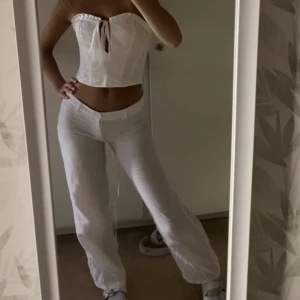 Lågmidjade linnebyxor  - Säljer mina favoritlinnebyxor från Gina Young då de tyvärr blivit för små! Väldigt genomskinliga! Iza&Elles kollektion!💕